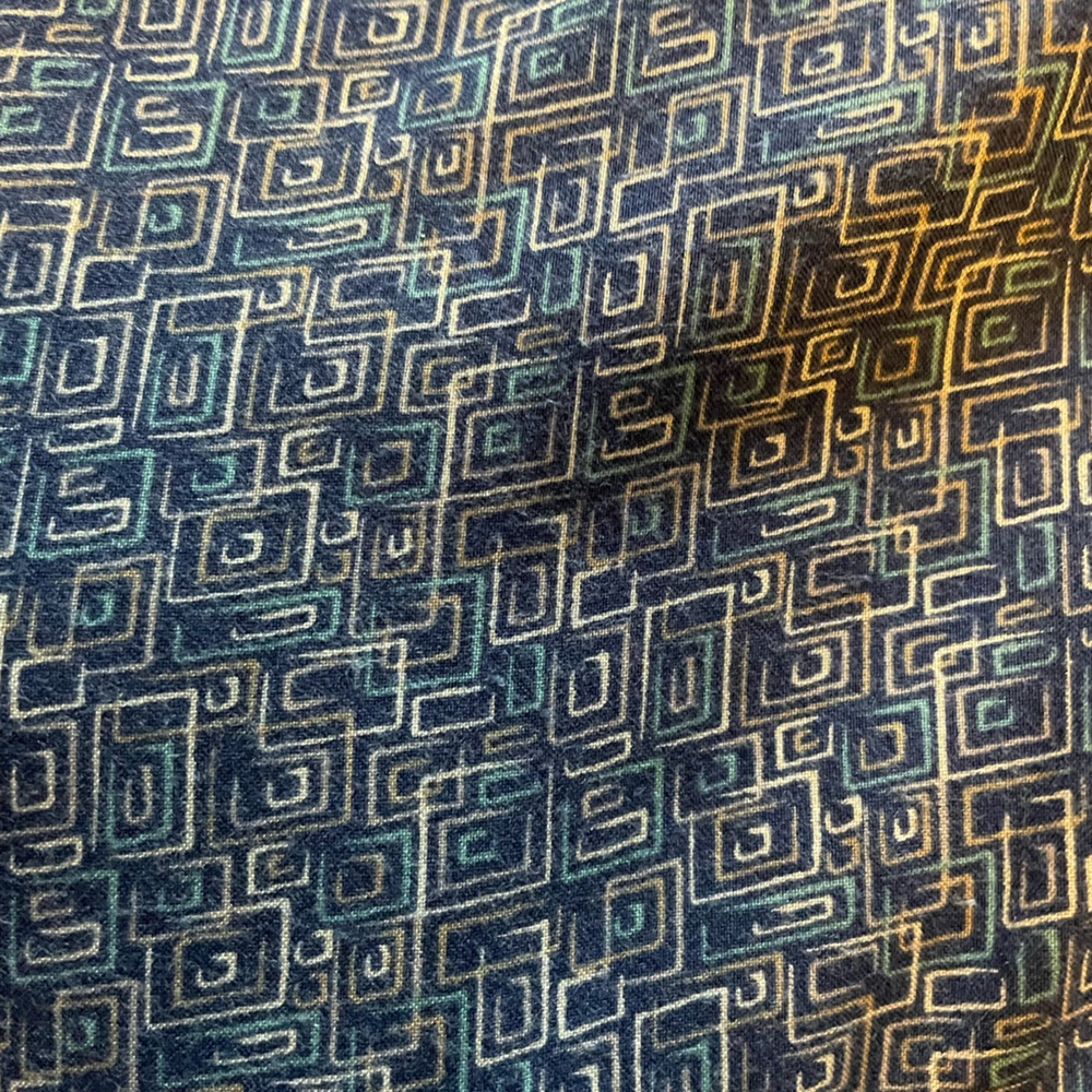 Geometric Pattern Shirt - Picture 5 of 5